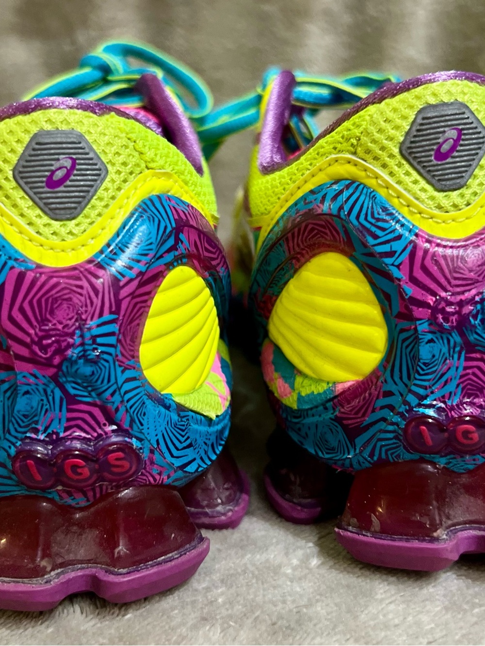 Asics Women's Neon Yellow Running Shoes with Pink & Teal Accents - Picture 4 of 5